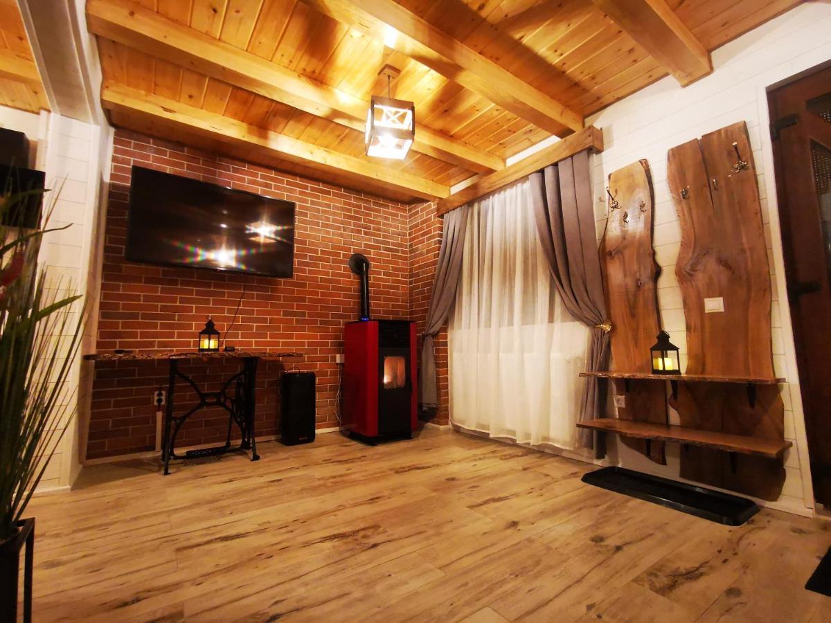 Bear'S Lair Chalet Felsőporumbák Kültér fotó