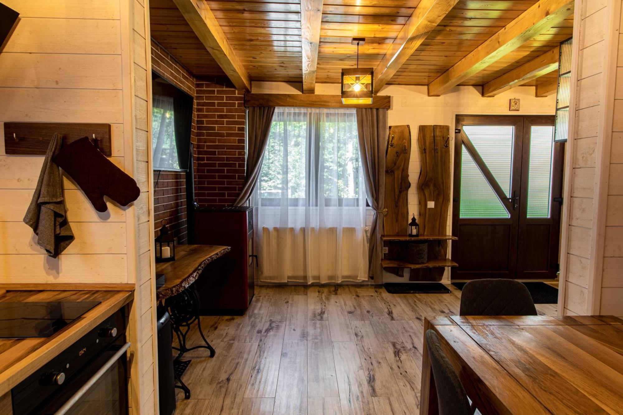 Bear'S Lair Chalet Felsőporumbák Kültér fotó