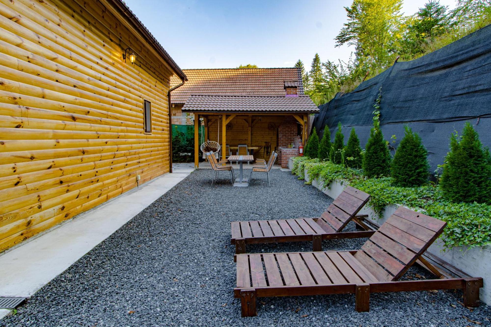 Bear'S Lair Chalet Felsőporumbák Kültér fotó
